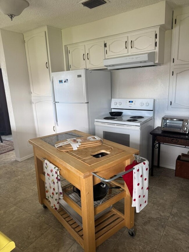 Photo - 406 Newtown St