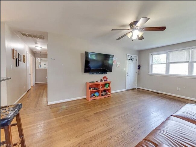 Photo - 3 bedroom /2 bathroom- Deer Park Grove