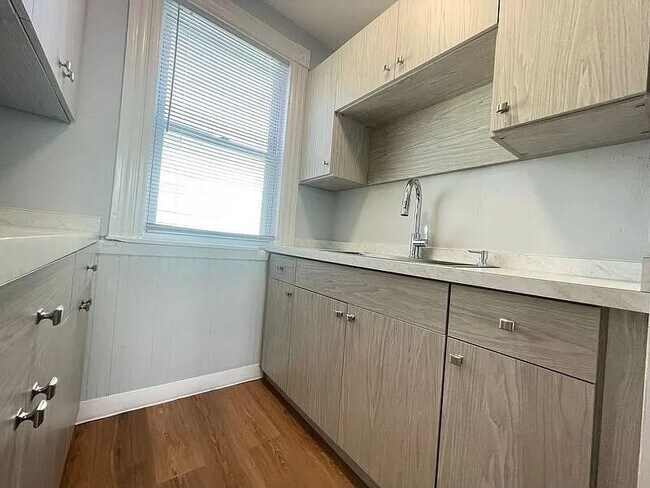 Photo - 231 Laurel St