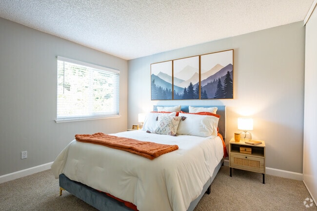 1BR, 1BA - 652SF - Bedroom