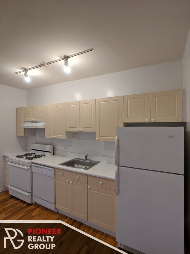 Photo - 914 W Dakin St Unit 306