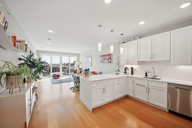 Building Photo - 306 New York Ave Unit 401