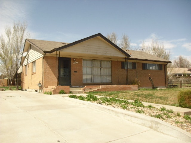 Building Photo - 3 Bedrooms & 2 Bathrooms - Single Family Home