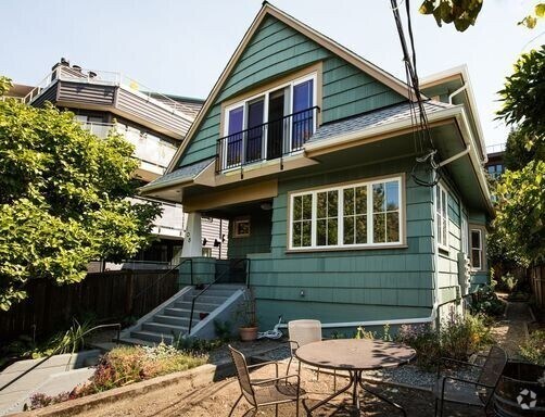 Building Photo - Updated One Bedroom in Beautifully Convert... Unit 108 GOLDBERG - C Rental