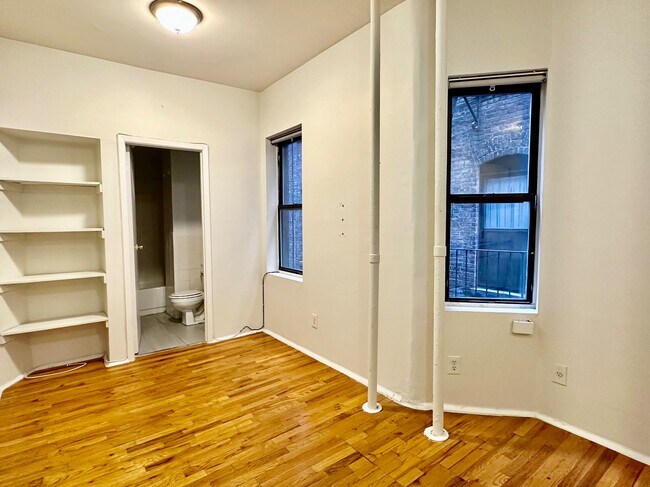 Photo - 539 W 49th St Unit 1D