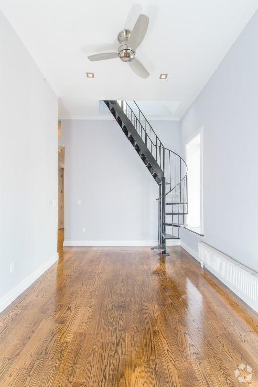 Building Photo - 202 E 13th St Rental