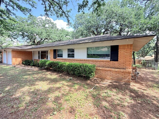 Photo - 612 Hillview Dr