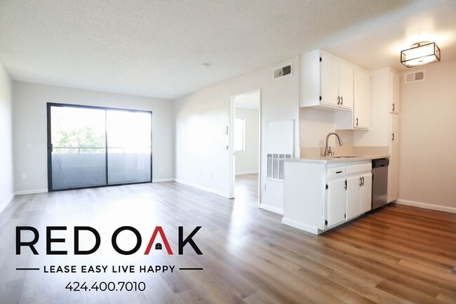 Building Photo - 11817 Victory Blvd Unit 305
