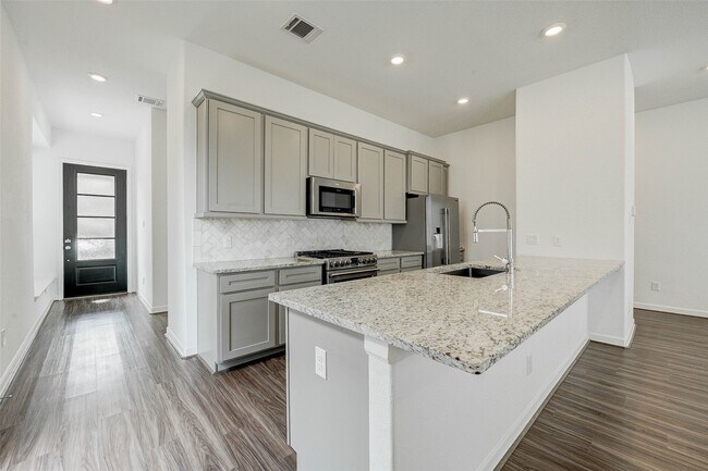 Photo - 207 Club Crest Ln