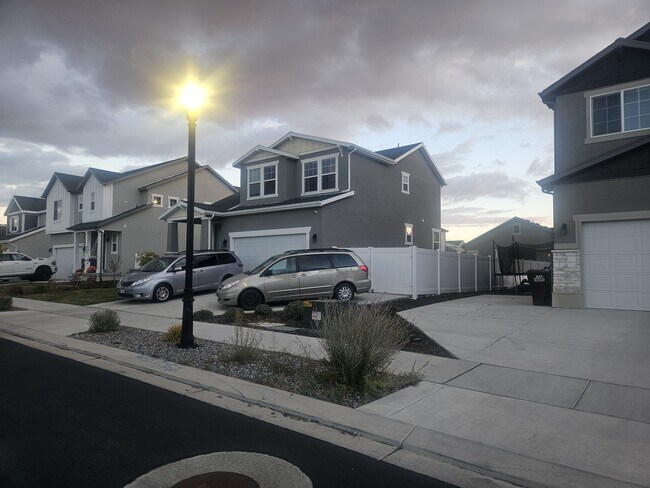 Photo - 1260 E Packard Dr