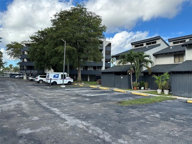 Building Photo - 16220 NW 2nd Ave Unit 412