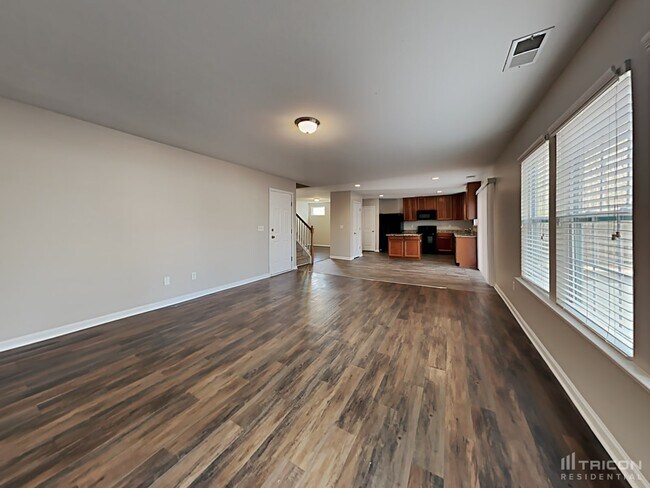 Photo - 461 Denman Loop