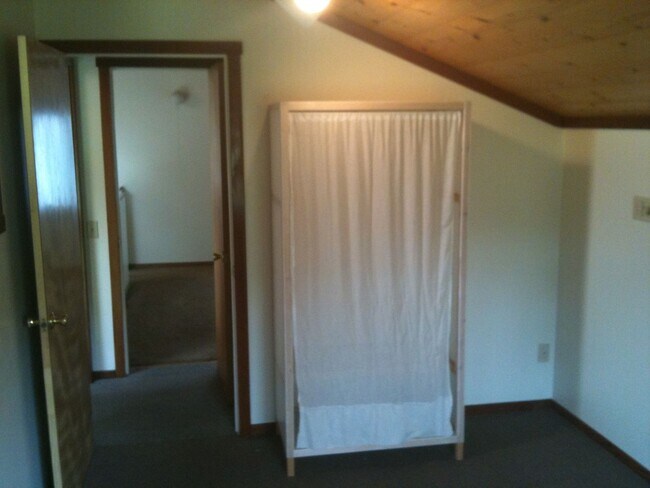 Photo - 3/1 Close to UC, hiking, mountain biking a...