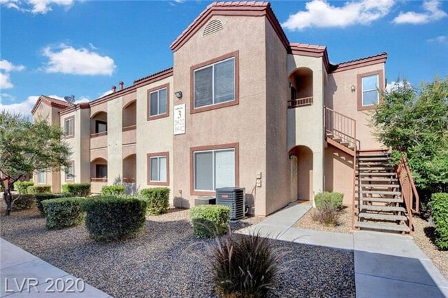 Building Photo - 2 Bedroom Condo Unit 209