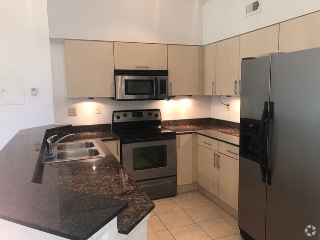 Building Photo - 2550 SW 18th Ter Unit 16 Rental