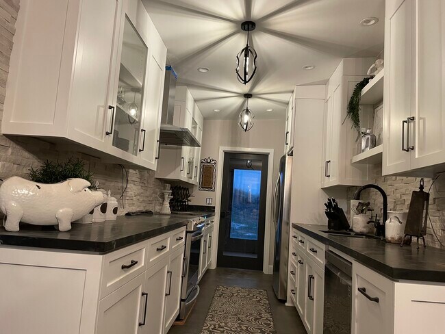 Photo - 300 Grace Ln