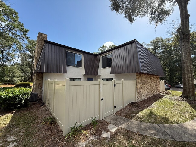Townhome Entry - Villas of Stone Ridge
