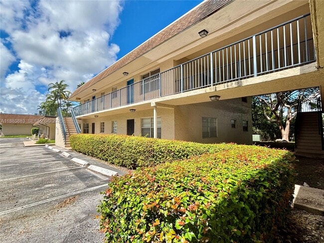 Building Photo - 15391 S Dixie Hwy Unit 52