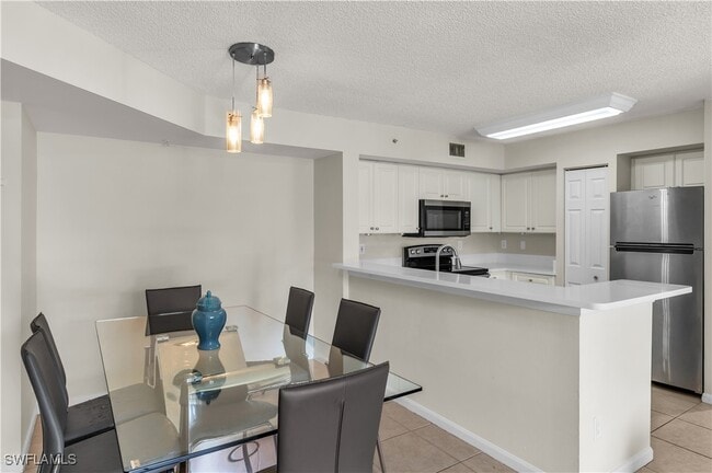 Building Photo - 1230 Wildwood Lakes Blvd Unit 105