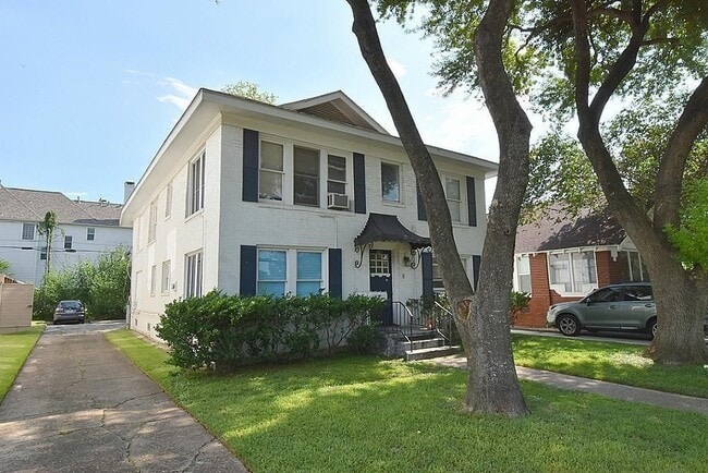 Building Photo - 1517 Bonnie Brae St Unit 4