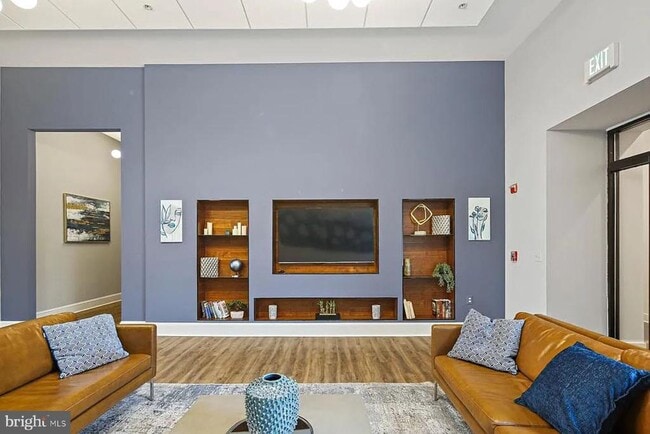 Photo - 301 W Franklin St Unidad 505