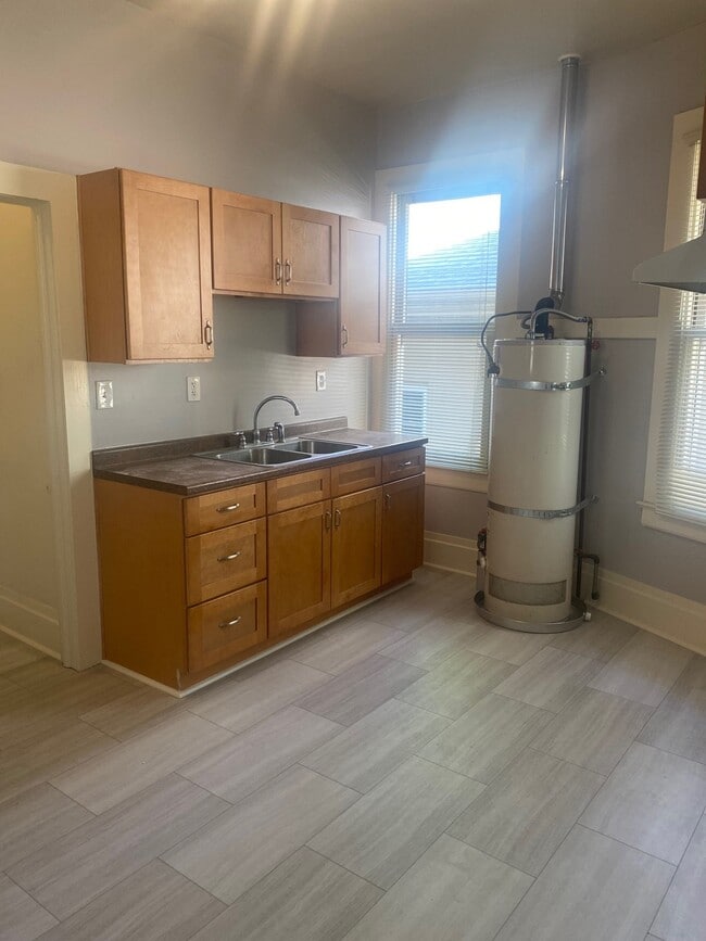 Kitchen - 2707 I St Unit 3