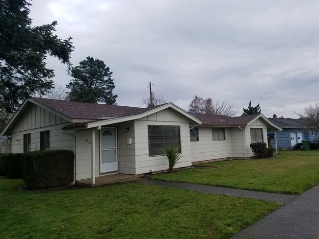 Building Photo - 2415-2425-2425 Wooddale Ave NE