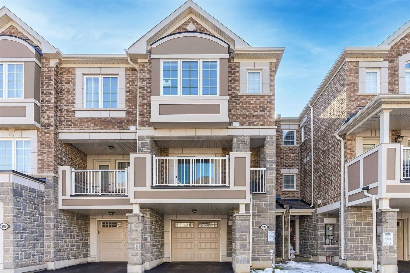 Photo - 986 Alder Gate