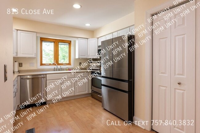 Building Photo - 813 Close Ave