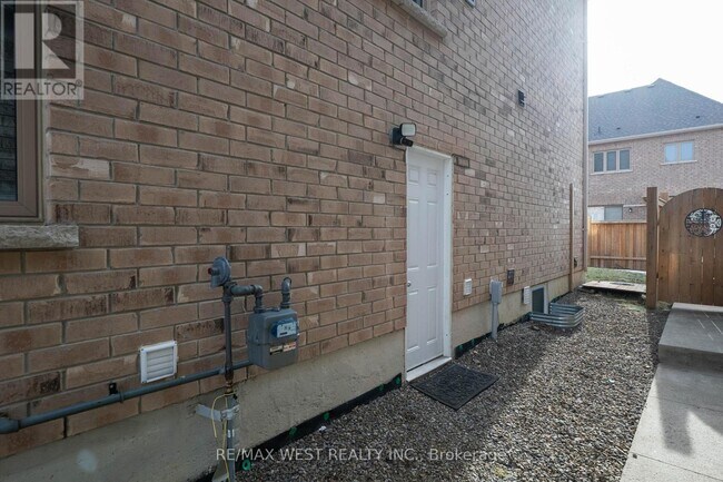 Photo - 25 Faders Dr