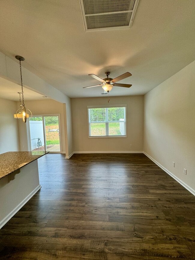 Photo - 3BR/2BA Townhouse in The Townes at Sherrills Ford