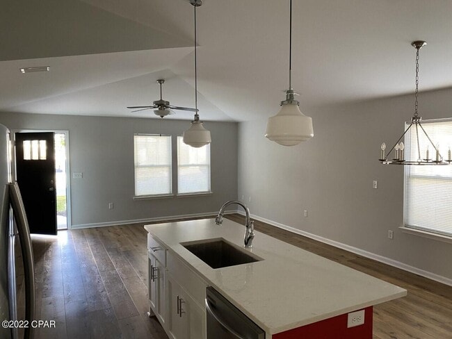 Photo - 401 Raven Ln