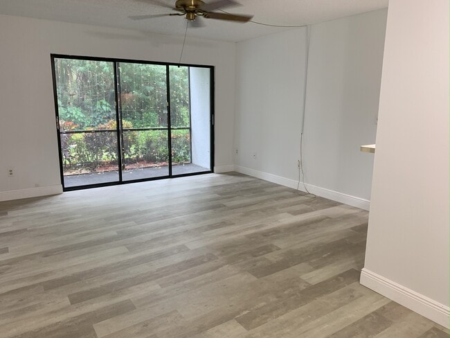 Living room East Fort Myers - 9570 Green Cypress Ln Unit #6