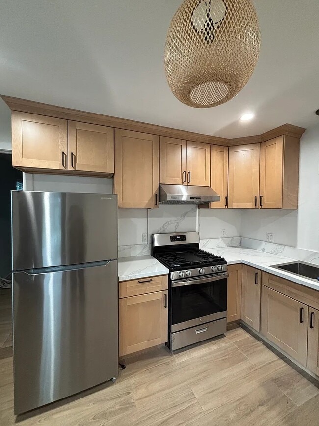 Building Photo - 4022 W 130th St Rental
