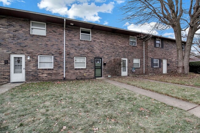 Photo - 1226 Woodbrook Cir W