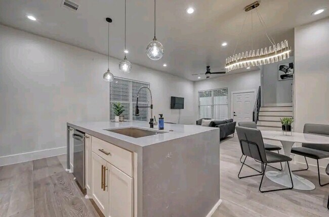 Photo - 5606 Canal St