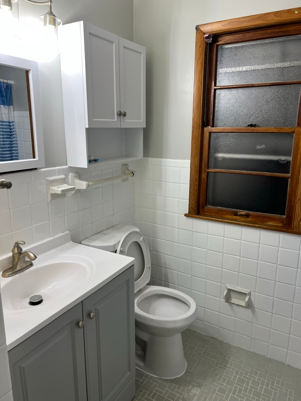 Photo - 837 E 218th St