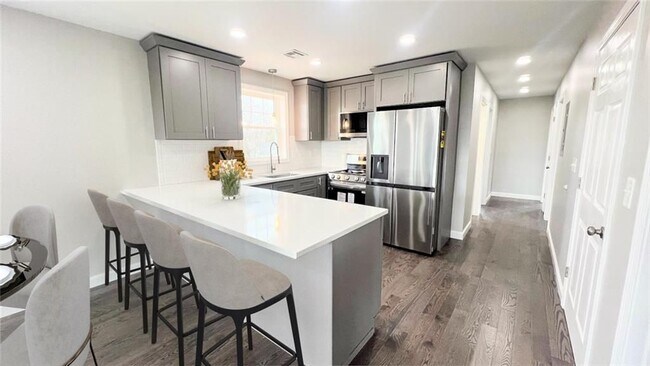Photo - 1035 Atwells Ave Unidad 2