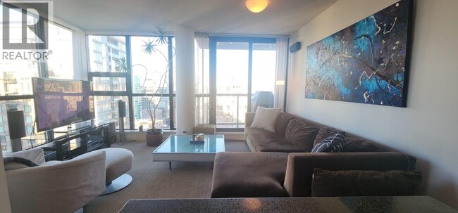 Photo - 909 Mainland St