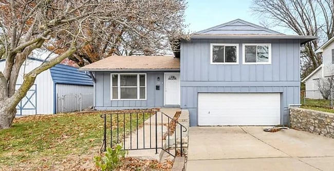 Front of House - 120 W North Ave