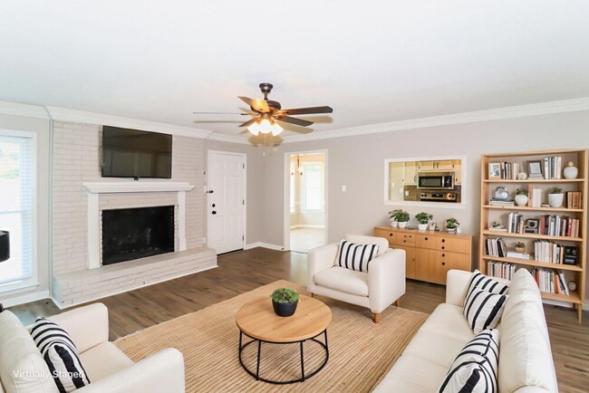 Photo - 8144 Creekside Cir N