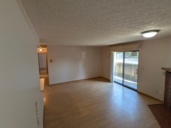 Photo - 2163 Hedgerow Rd Unit D