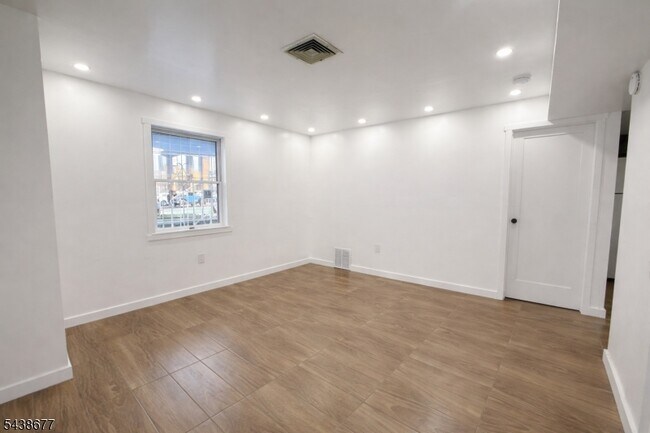 Photo - 87 Merseles St