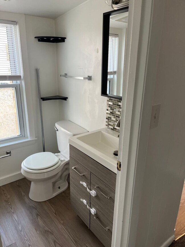 Photo - Sunny, Clean, Quiet 2 bedroom 1 bath 2nd floor apartment