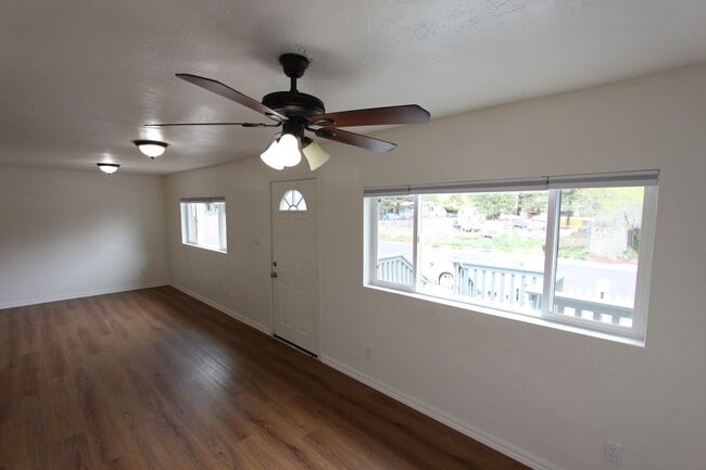 Photo - 4 bedroom Sunnyside Home