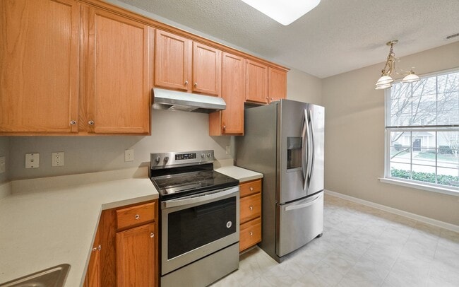 Photo - Bright and sunny 2 bed/2.5 bath townhome in great Durham location!