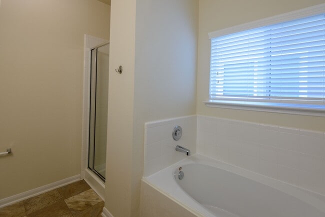 Building Photo - 1716 Claremont Garden Cir Rental