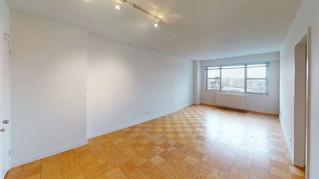 Photo - 1520 York Ave
