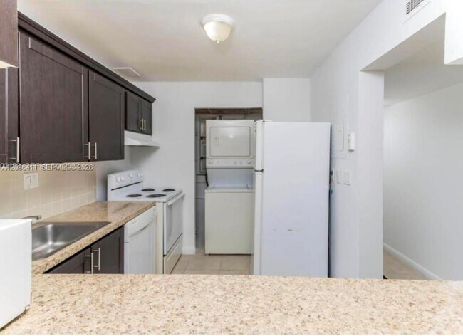 Photo - 7900 Fairview Dr Unit 105