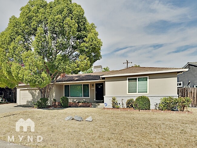 Photo - 2428 Drayton Dr House